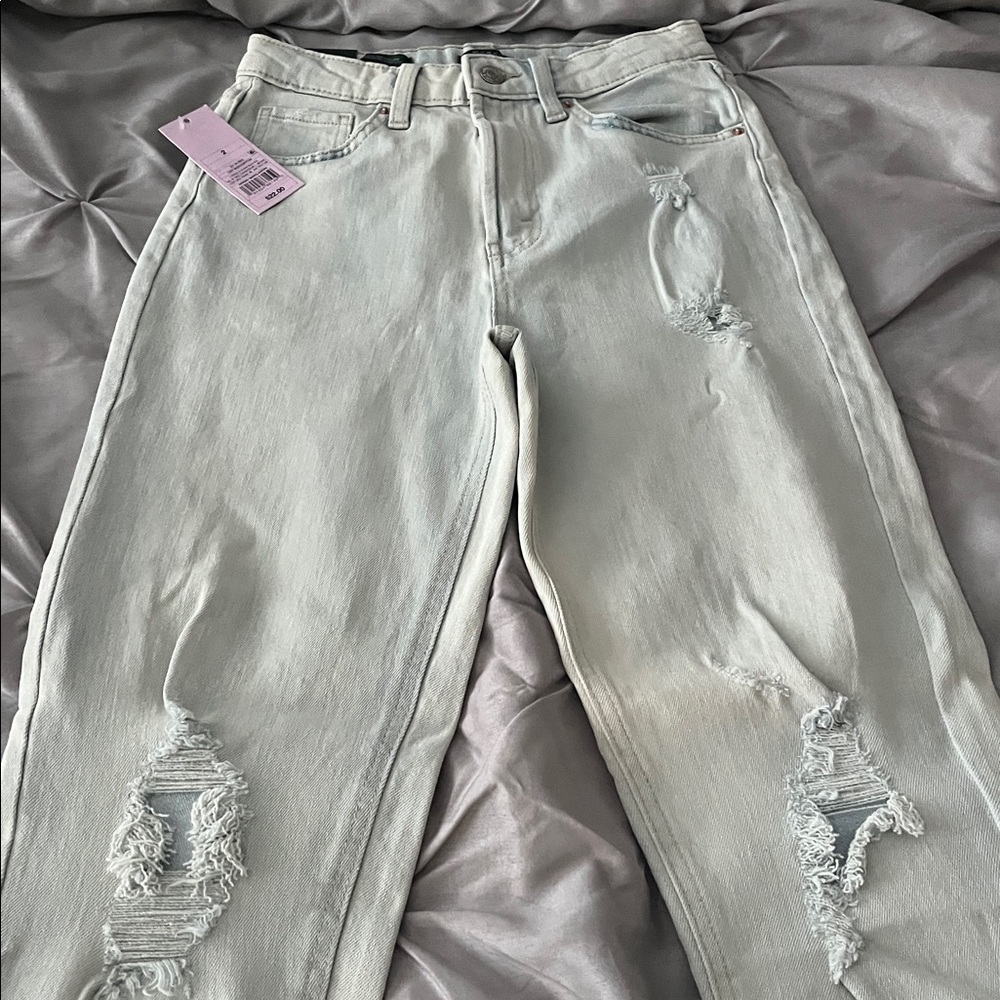 Distressed Jeans - Picture 2 of 4